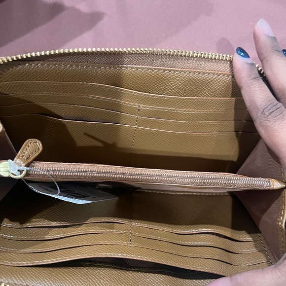 NWT Coach Brown zip wallet - Picture 4 of 5